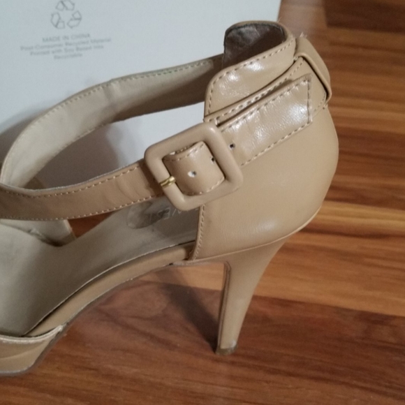 High heels - Picture 4 of 4